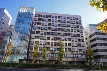 東新橋ビルの外観（西側から）