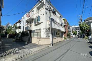 敷地東側の前面道路（南側から）