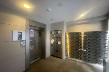 エントランスはオートロック付きです。　