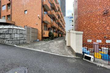敷地北側の通路（東側から）