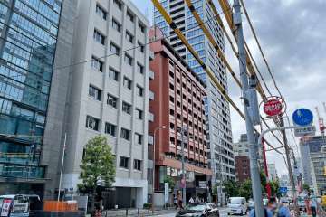 敷地北東側の前面道路（東側から）