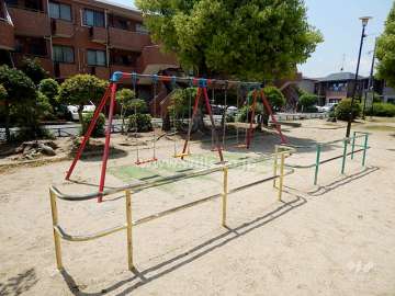 敷地北側には道を挟んで、『塚ノ内公園』があります。