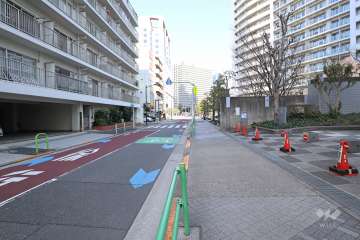 敷地東側の前面道路