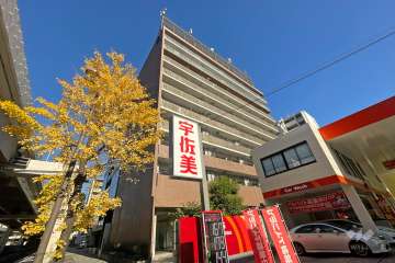 レックス海岸通りレジデンスの外観（南西側から）