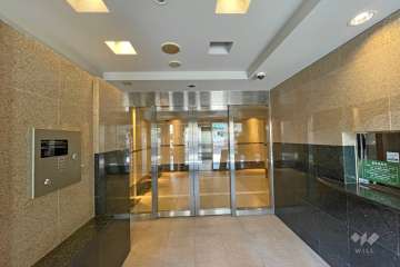 エントランスはオートロック付きです。