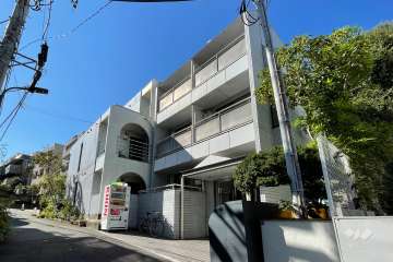 プレール南青山の外観（北東側から）