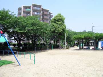 敷地の東側には公園があります。
