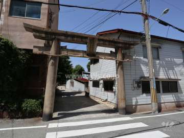 マンションの正面にある伊邪那岐神社