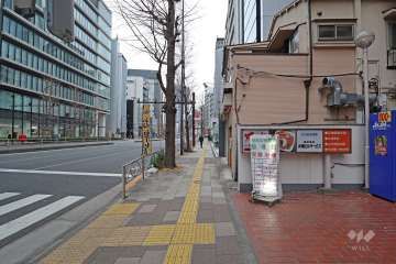 敷地南側の前面道路（東側から）