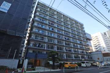 秀和田町レジデンスの外観(南側から)