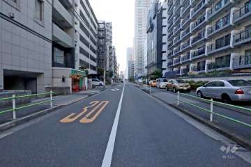 敷地南東側の前面道路