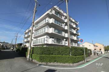 武庫川グランドコーポの外観(南西側から)