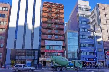 ビジデンス三慶の外観（西側から）