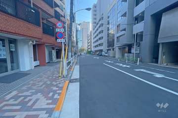 敷地西側の前面道路（北側から）