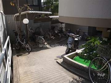 エントランス横の駐輪場