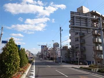 国道2号線沿いにはバス停（徒歩1分の距離）があります。