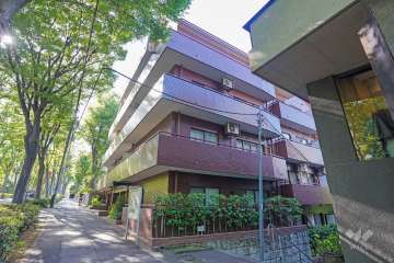 ライオンズマンション西麻布第２の外観（南東側から）