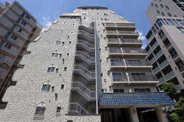 秀和麻布永坂レジデンスの外観（東側から）