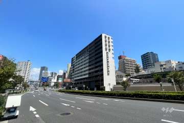 敷地東側の前面道路（南側から）