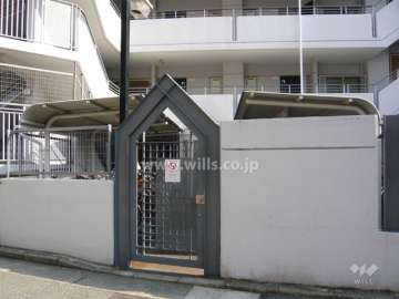 駐輪場（扉付き）