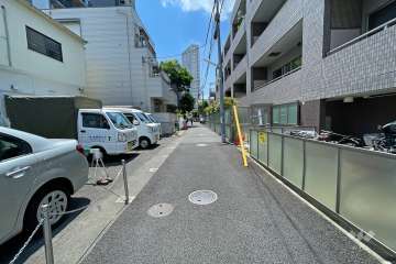 敷地北東側の前面道路