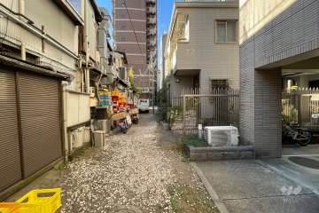 敷地南側の前面道路