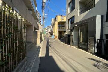 敷地東側の前面道路