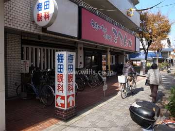 1階には店舗が入っています。