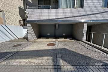 西側敷地内駐車場（屋外平面式）