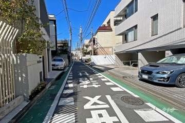 敷地南側の前面道路