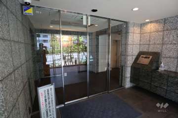 エントランスはオートロック付きです。