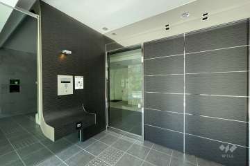 エントランスはオートロック付きです。