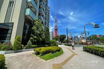 周辺は住宅の他、店舗や事務所などが混在する街です、