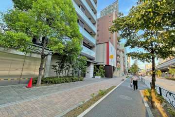 敷地南側の前面道路