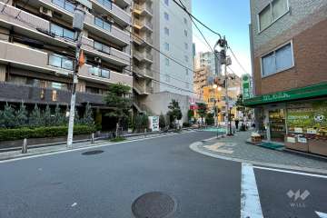 敷地北西側の前面道路