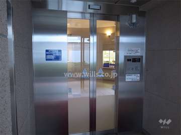 エントランスはオートロック付きです。