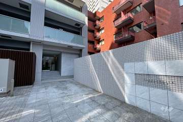 南側のエントランス