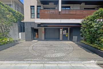 敷地内駐車場（屋内平面式）の出入り口