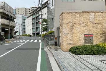 敷地北西側の前面道路　