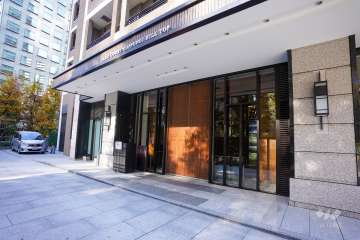 東側エントランス