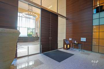 エントランスはオートロック付きです。