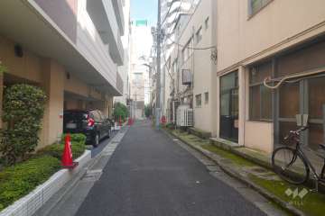 敷地南側の前面道路