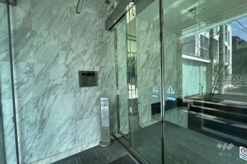 エントランスはオートロック付きです。