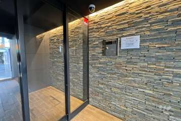 エントランスはオートロック付きです。