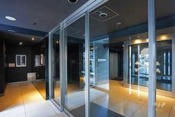 エントランスはオートロック付きです。