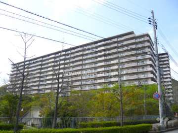 ラ・ビスタ宝塚エスティオ1番館の外観（南側から）