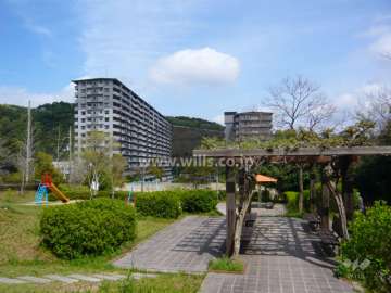 敷地の西側にある『すみれガ丘北公園』