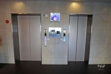 敷地内エレベーター。二重ロックです。