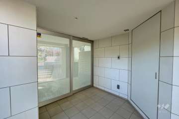 駐輪場の出入り口（オートロック付き）