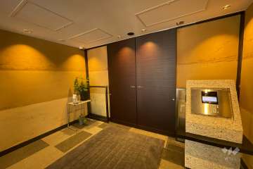 エントランスはオートロック付きです。